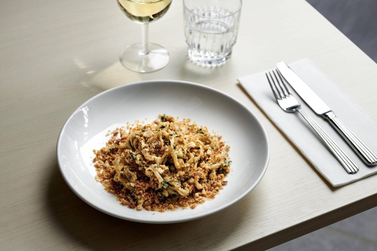 Midnight Hotel, Autograph Collection Κανμπέρα Εξωτερικό φωτογραφία A plate of pasta