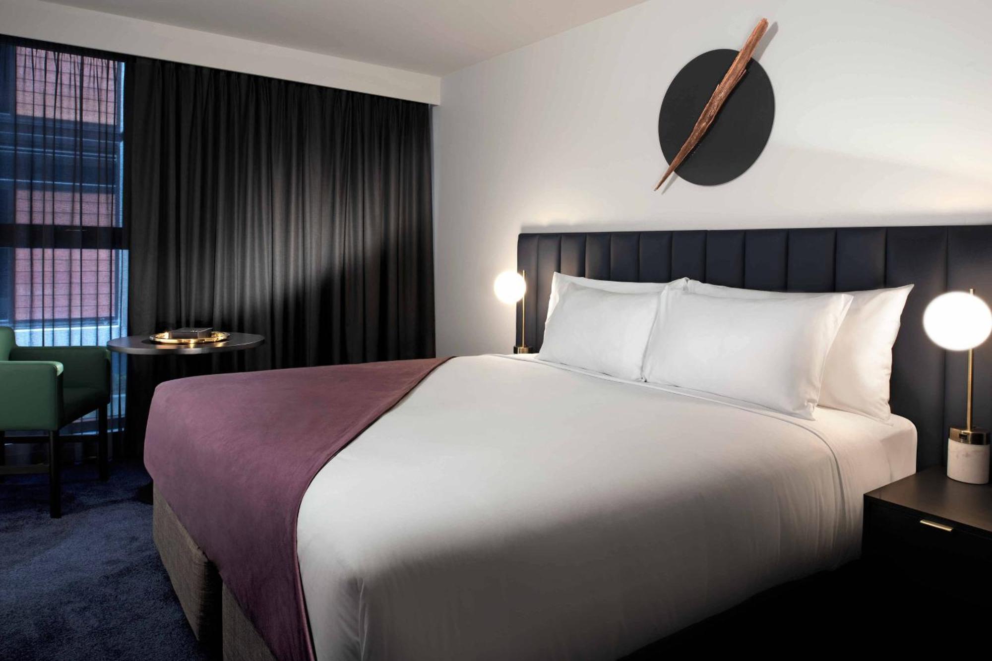 Midnight Hotel, Autograph Collection Κανμπέρα Εξωτερικό φωτογραφία A bedroom at the hotel