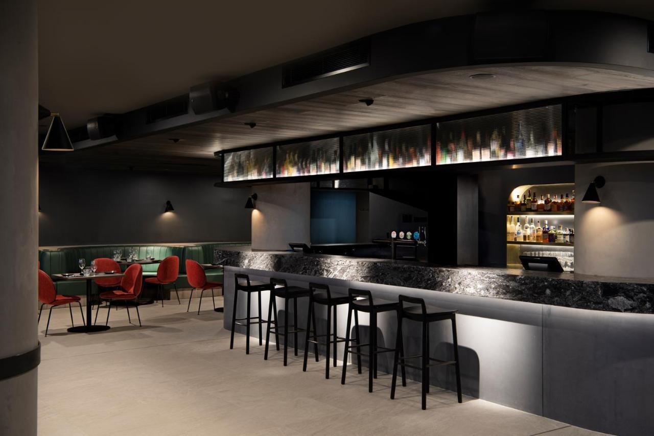 Midnight Hotel, Autograph Collection Κανμπέρα Εξωτερικό φωτογραφία The bar at the restaurant