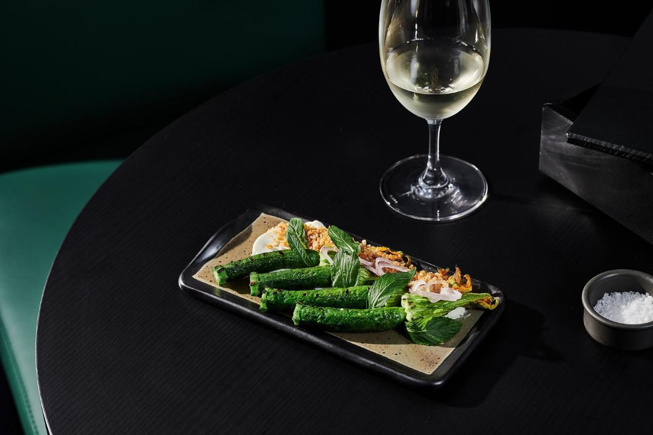 Midnight Hotel, Autograph Collection Κανμπέρα Εξωτερικό φωτογραφία A dish at the restaurant